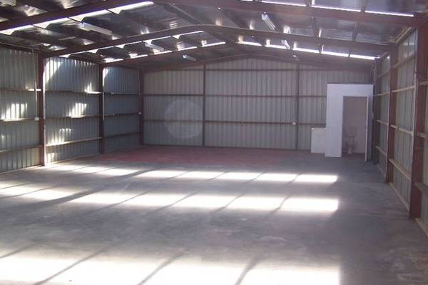 Spacious commercial shed, recently refurbished Picture 2