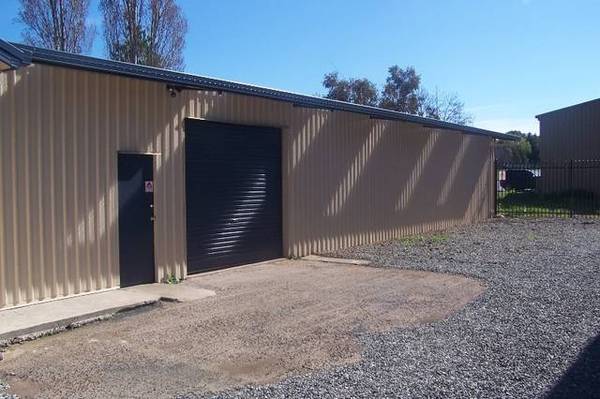 Spacious commercial shed, recently refurbished Picture 1