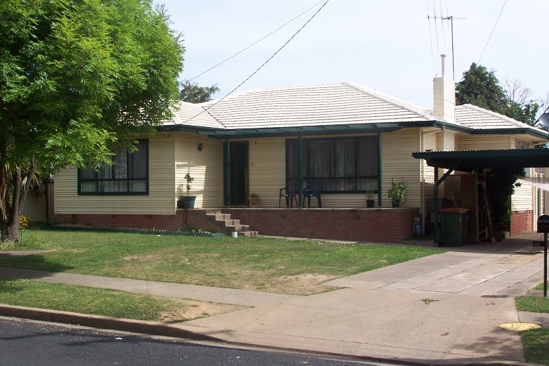 Large family home at a bargain price. Picture 1