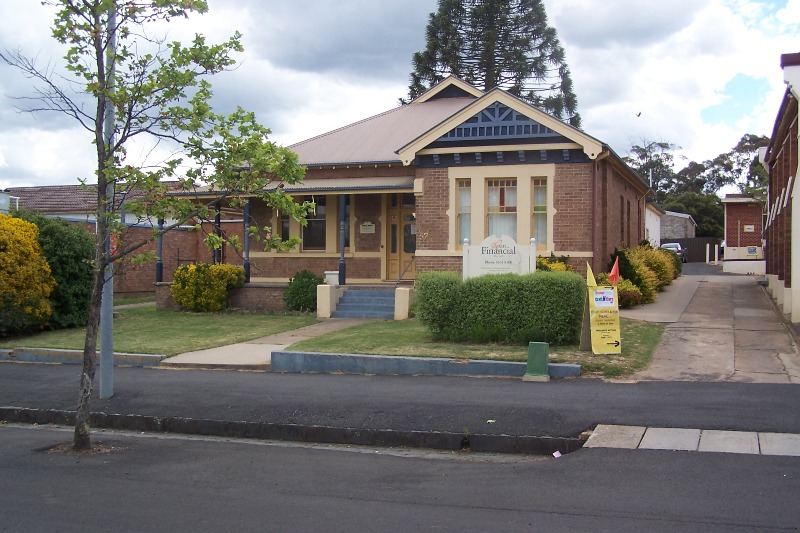 Multi-purpose commercial premises Picture 1