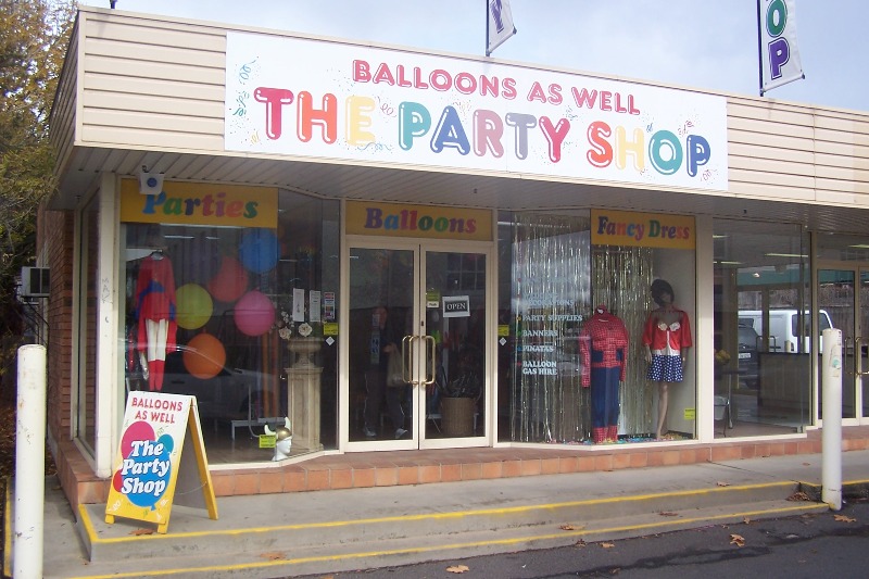 WELL KNOWN BUSINESS INCLUDES VAN Picture 1