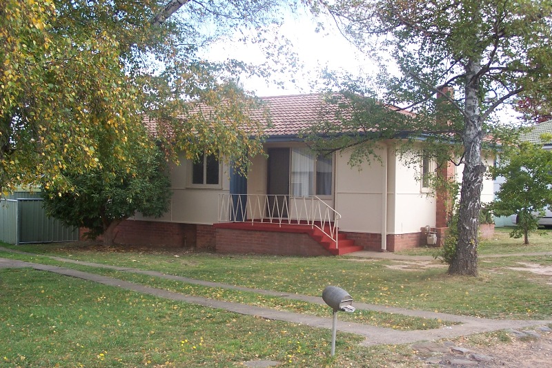 Quiet home, close to schools Picture