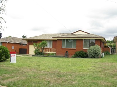 What a beautiful, quiet street! Picture What a beautiful, quiet street! Picture