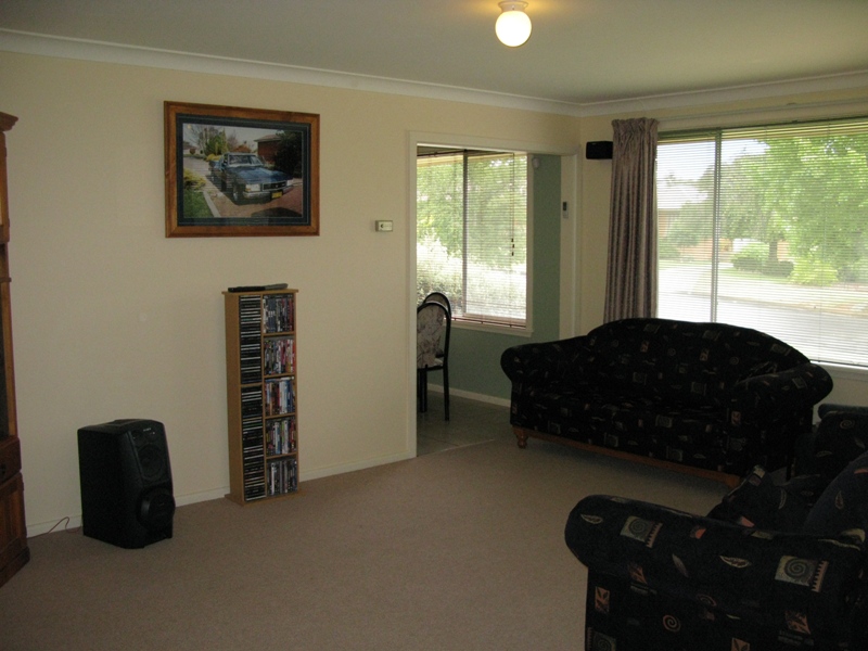 What a beautiful, quiet street! Picture 2