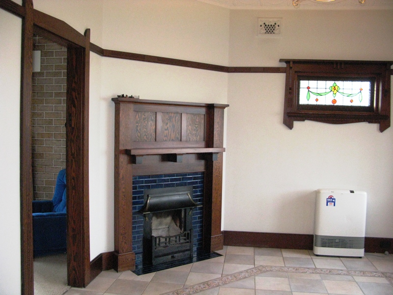 "Town View" Immaculate 2 bedroom double brick Picture 3