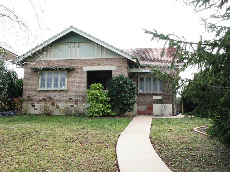 "Town View" Immaculate 2 bedroom double brick Picture 1