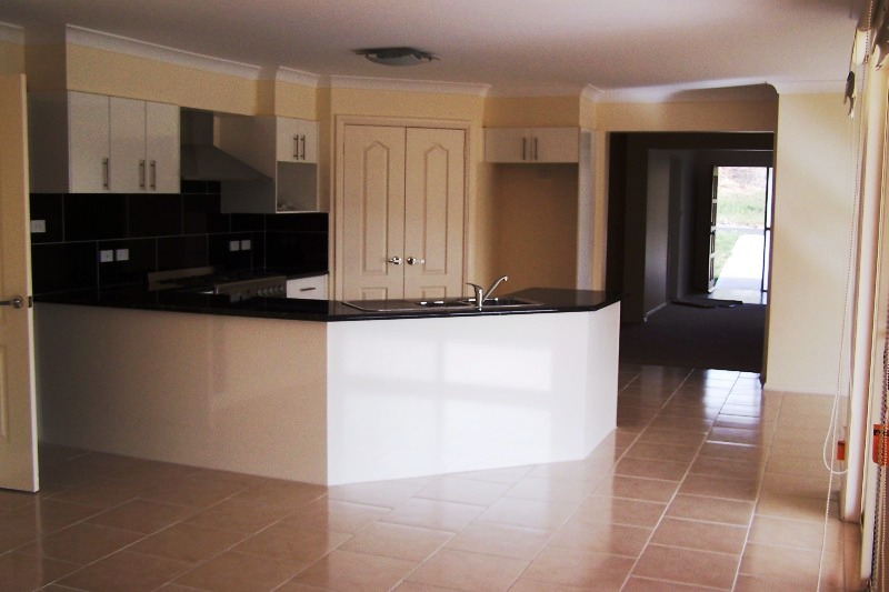 Brand new and ready to move in! Picture 2