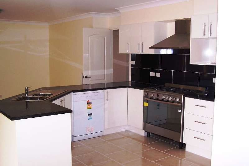 Brand new and ready to move in! Picture 3