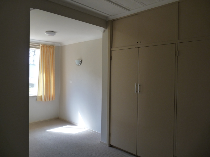 Central living at it's best Picture 3