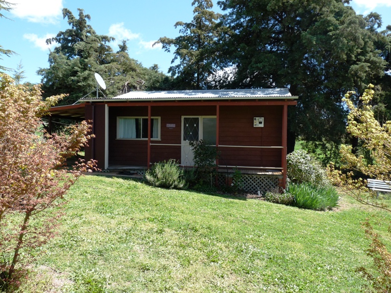 Neat as a pin country cottage Picture 1