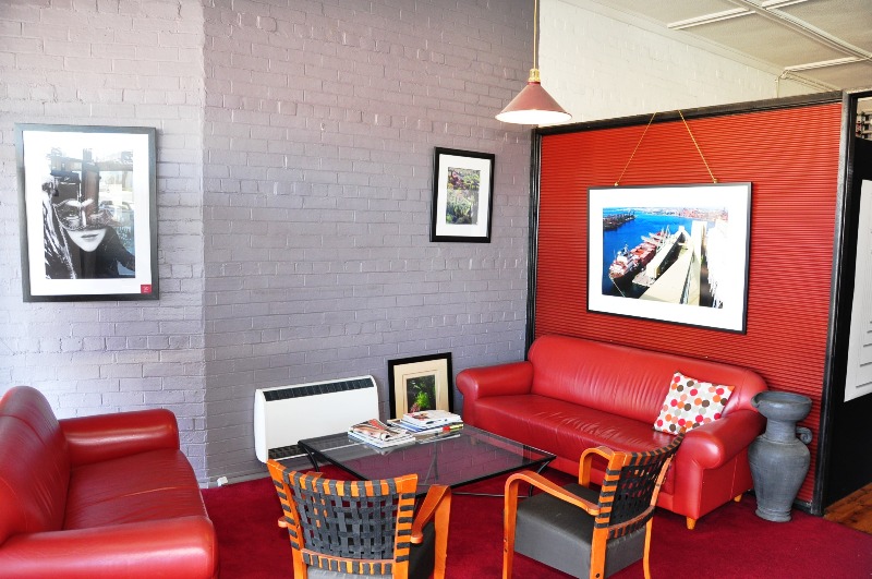 Trendy and central Picture 3