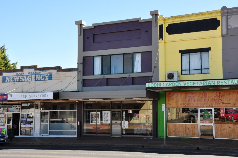 Trendy and central Picture 2