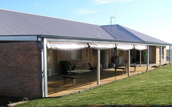 Fantastic Lifestyle Property minutes from Orange Picture 1