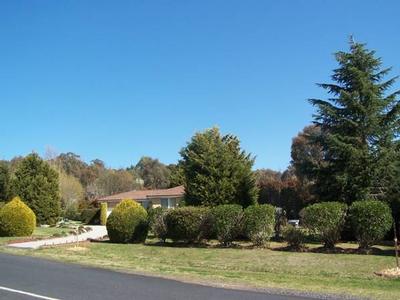 Rural Feel with all City Services , Beautifully presented , Just over 1 Acre Picture