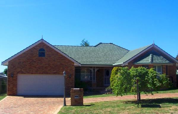 Exquisite Family Home Picture 1