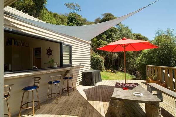 ON THE MAIN ROAD Picture ON THE MAIN ROAD Picture