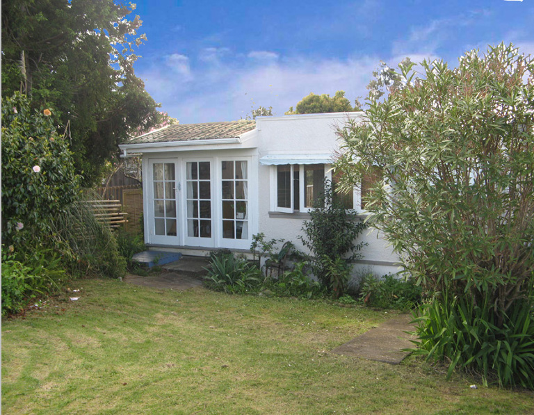 PERFECT FIRST STEP ONTO WAIHEKE PROPERTY MARKET! Picture 1
