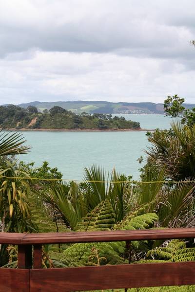 ABSOLUTE WATERFRONT RETREAT - ROCKY BAY Picture ABSOLUTE WATERFRONT RETREAT - ROCKY BAY Picture