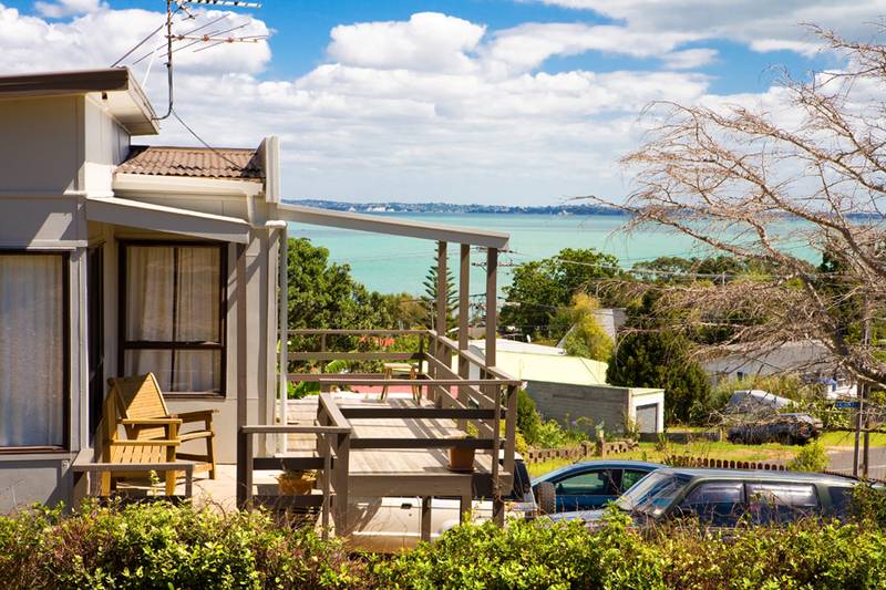 SUNSHINE AND SEA VIEWS Picture 3