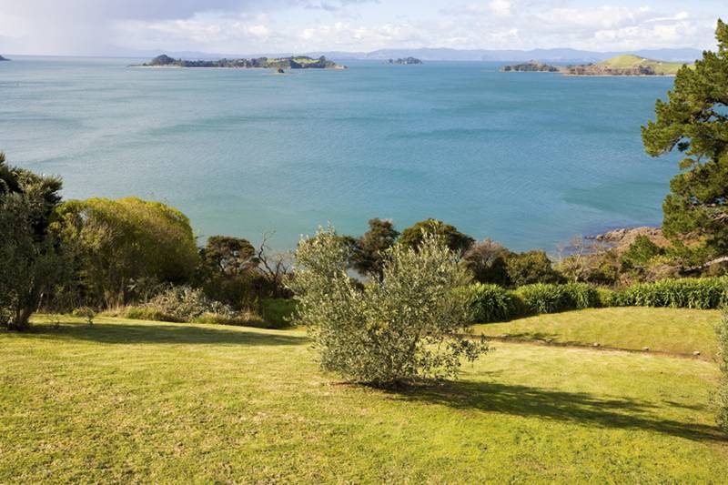 WATERFRONT 15 ACRES - ARRAN BAY Picture 3