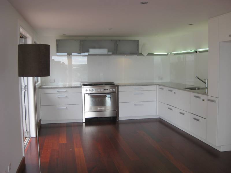 ENCLOSURE BAY WAIHEKE ISLAND Picture 3