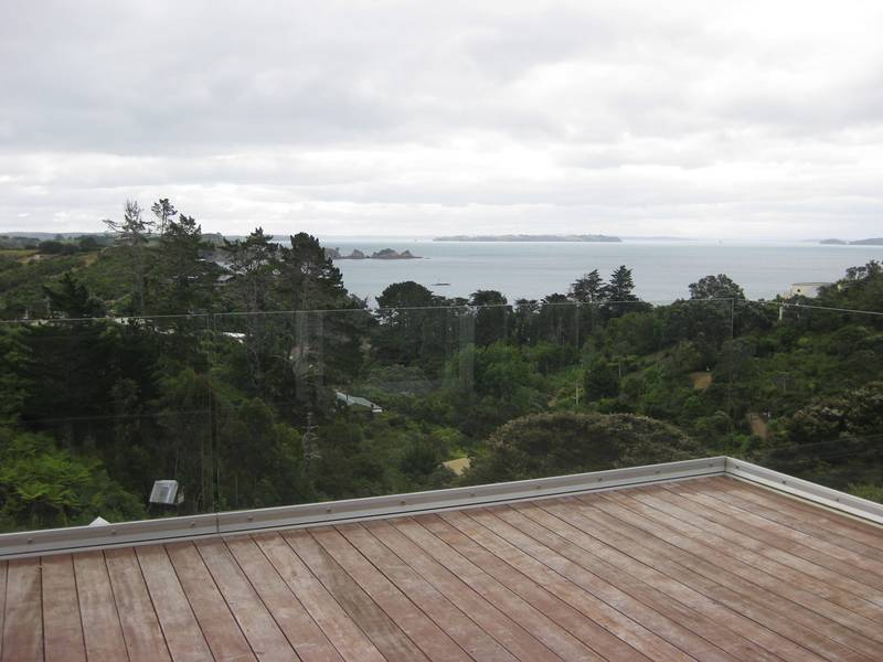 ENCLOSURE BAY WAIHEKE ISLAND Picture 1