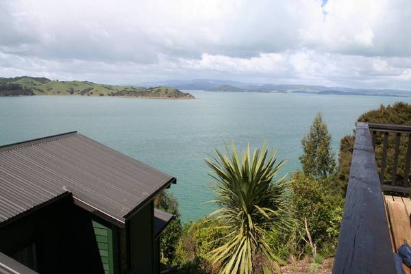 WATERFRONT RETREAT - MAGNIFICENT GULF VIEWS Picture 3