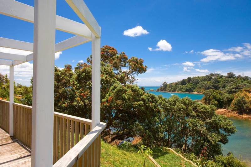 26 METRES OF WAIHEKE COASTLINE Picture 2