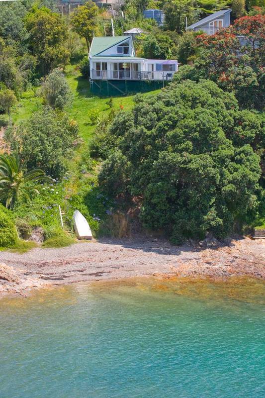 26 METRES OF WAIHEKE COASTLINE Picture 3