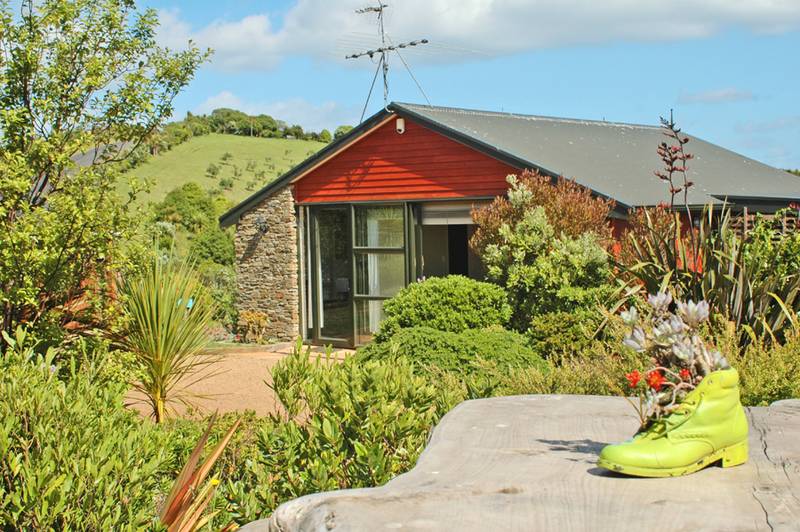 Pohutakawa Retreat Picture 1