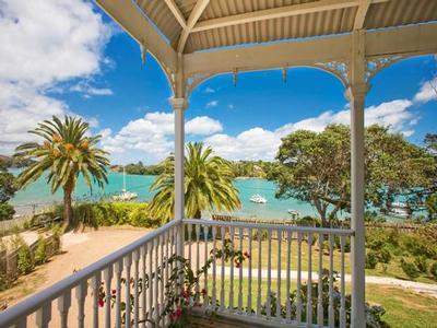 VILLA BY THE SEA Picture