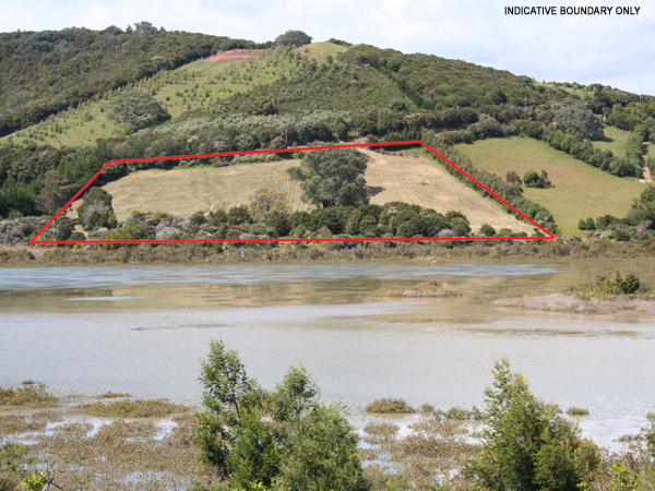 NORTH FACING WATERFRONT Picture 2