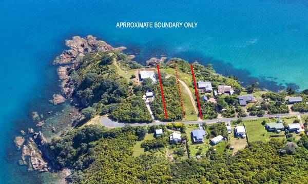 UNEQUALLED WATERFRONT PROPERTY Picture 1