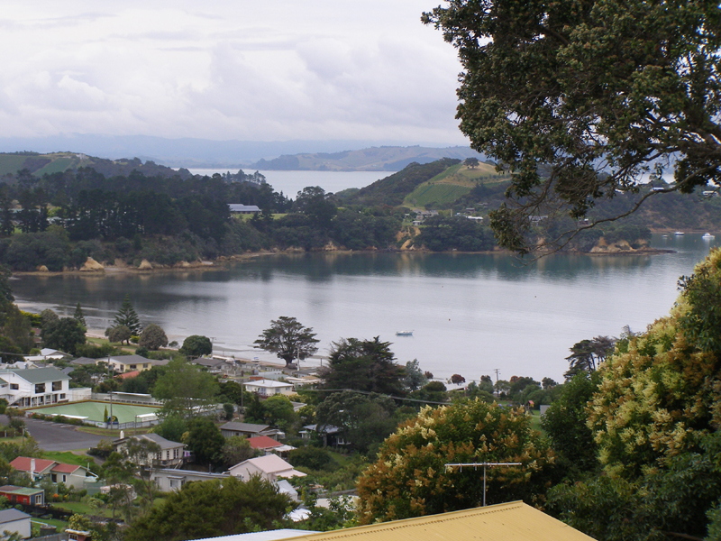 TWO WAY SEA VIEWS,
ONEROA HEIGHTS Picture 2