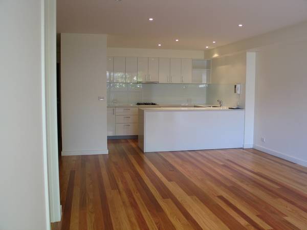 The 3 L's - Large, Location and Lifestyle! Picture 3