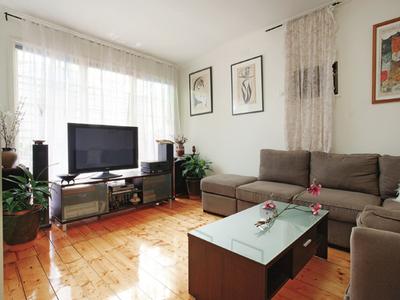 A GREAT STARTER AND WELL MAINTAINED Picture