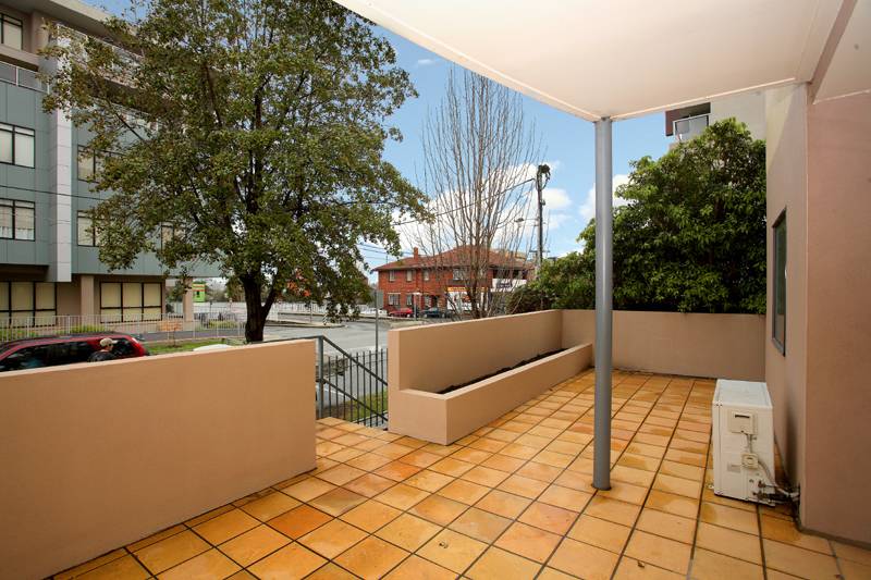 NUMBER 1 SAYS IT ALL!
UNFURNISHED APARTMENT Picture 2