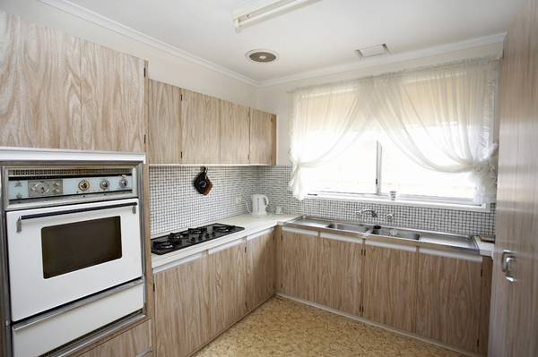 DECEASED ESTATE, OFFERS INVITED, WILL BE SOLD! Picture 3