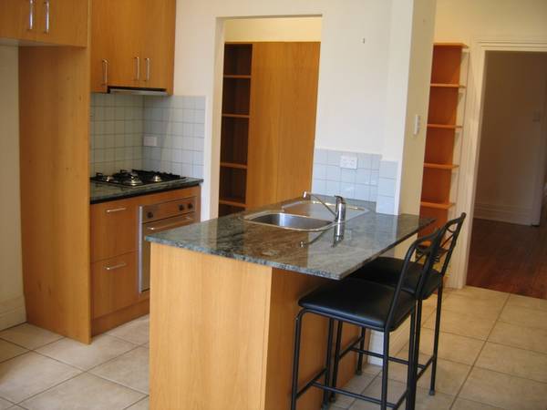 RENOVATED VICTORIAN COTTAGE Picture 3