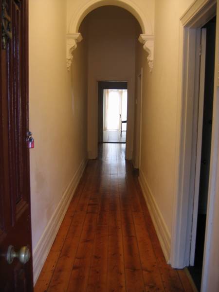 RENOVATED VICTORIAN COTTAGE Picture 2