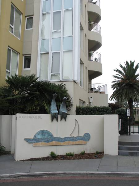 18/3 SEISMAN PLACE, PORT MELBOURNE: Picture 1