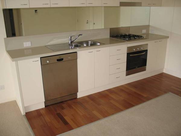 18/3 SEISMAN PLACE, PORT MELBOURNE: Picture 3