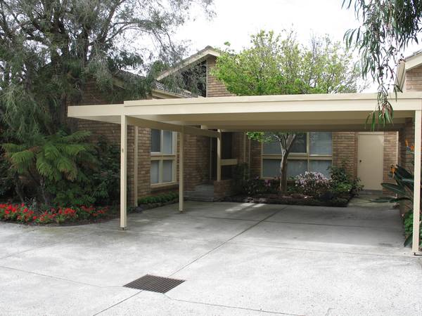 LARGE UNIT CLOSE TO BEACH, HAMPTON ST SHOPS AND STATION Picture 1