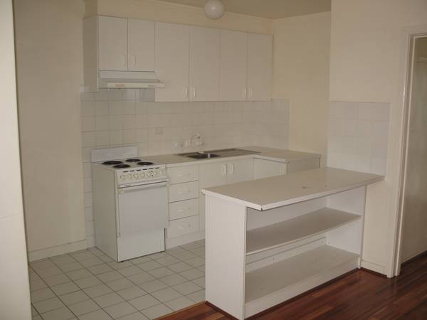 LIGHT BRIGHT AND AIRY APARTMENT WITH COURTYARD Picture