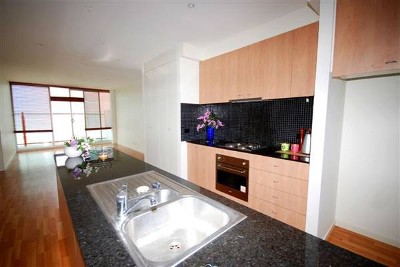 LOCATED IN THE HUB OF ELSTERNWICK & HIDDEN AWAY! Picture