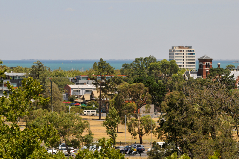 AUCTION: This Saturday, 28th Feb, 1:30pm, SHARP! BIG 1 BEDROOM, SECURITY APARTMENT WITH BIG VIEWS! Picture 3