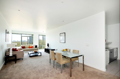 AUCTION: This Saturday, 28th Feb, 1:30pm, SHARP! BIG 1 BEDROOM, SECURITY APARTMENT WITH BIG VIEWS! Picture