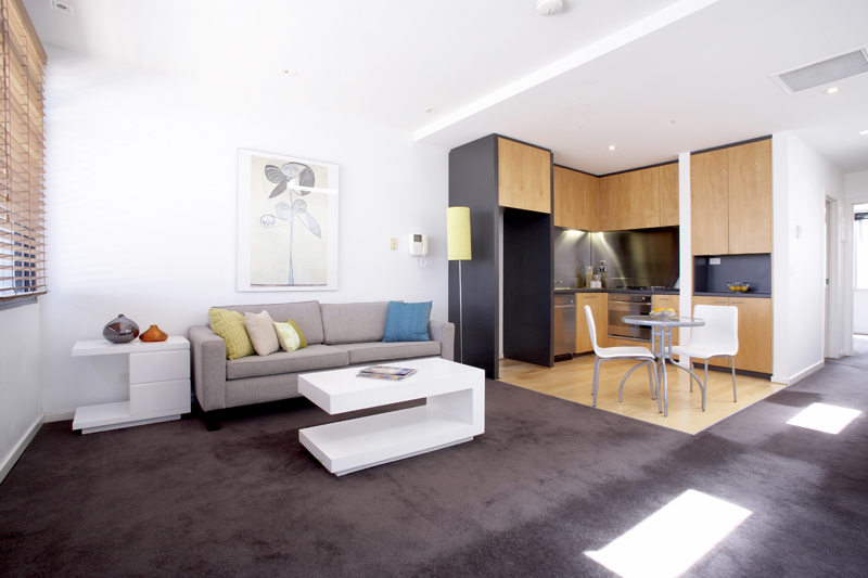 AUCTION: This Saturday, 28th FEB, 11:30am sharp! ENJOY THE VIEWS OF THE DANDENONGS FROM THIS 4th FLOOR, 1 BEDROOM APARTM Picture 3