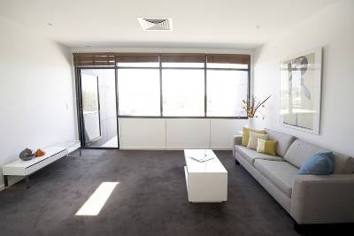 AUCTION: This Saturday, 28th FEB, 11:30am sharp! ENJOY THE VIEWS OF THE DANDENONGS FROM THIS 4th FLOOR, 1 BEDROOM APARTM Picture