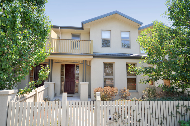 Prestigious Living, Parkland Views, Huge Double Garage. UNDER CONTRACT. Picture 2